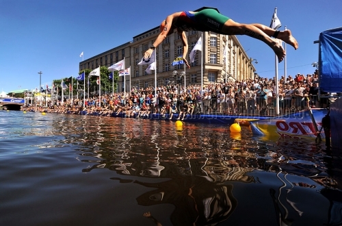 Elite Frauen beim Triathlon-Weltcup in Hamburg am 21. Juli 2013 (© MSSP)