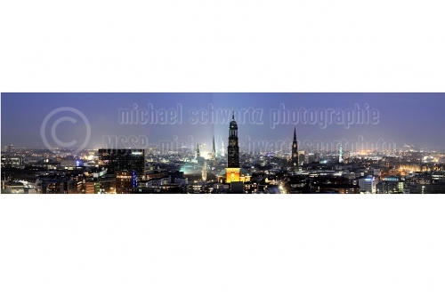 Panoramansicht der Skyline von Hamburg (© schwartz photographie)