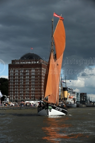 Traditionsschiffparade von Hamburg Maritim am 26. September 2015 (© schwartz photographie)