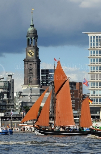 Traditionsschiffparade von Hamburg Maritim am 26. September 2015 (© schwartz photographie)