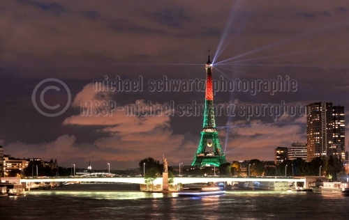 Illumination des Eiffelturms in Paris am 14. Juni 2016 (© MSSP - Michael Schwartz)