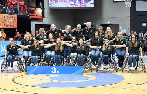 Medaillen-Zeremonie Damen bei der Rollstuhlbasketball-WM 2018 in Hamburg am 25.8.2018 (© MSSP-Katrin Beyer)