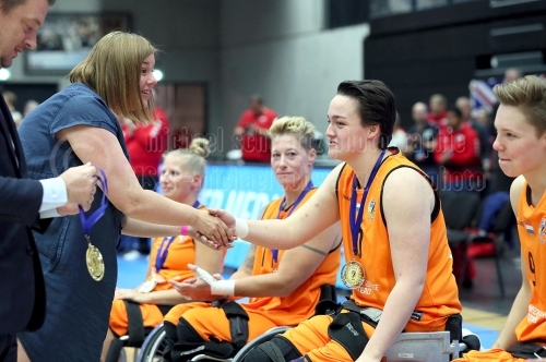Medaillen-Zeremonie Damen bei der Rollstuhlbasketball-WM 2018 in Hamburg am 25.8.2018 (© MSSP-Katrin Beyer)