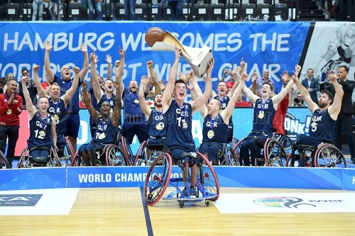 Medal-Ceremony Men bei der Rollstuhlbasketball-WM 2018 in Hamburg am 26.8.2018 (© MSSP - Michael Schwartz)