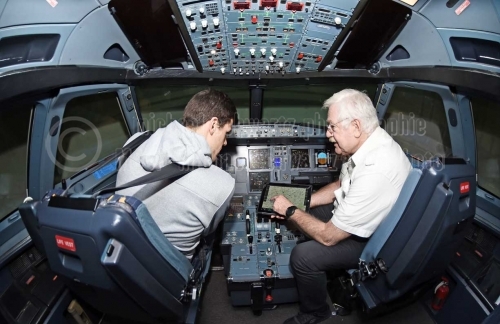 Andrew Barham im Flugsimulator-Cockpit am 28. Januar 2019 (© MSSP - Michael Schwartz)