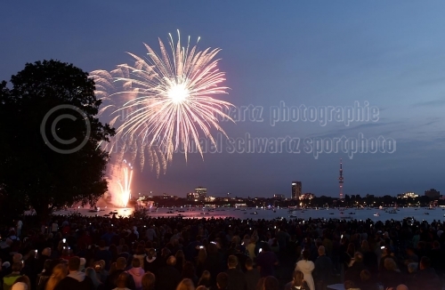 Feuerwerk zum Japanisches Kirschbluetenfest in Hamburg am 31. Mai 2019 (© MSP - Michael Schwartz)
