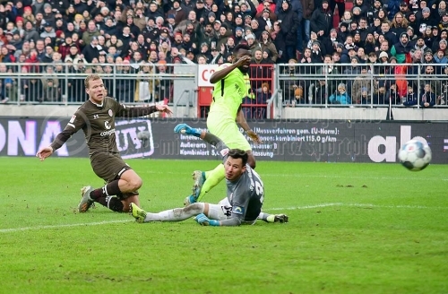 FC St. Pauli - SV Wehen Wiesbaden am 14. Dez ember 2019  (© MSSP - Michael Schwartz)