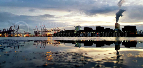 Hamburger Hafen am 26. November 2020  (© schwartz photographie)