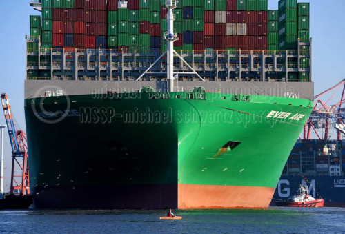 Containerschiff EVER ACE am 08. September 2021 (© schwartz photographie)